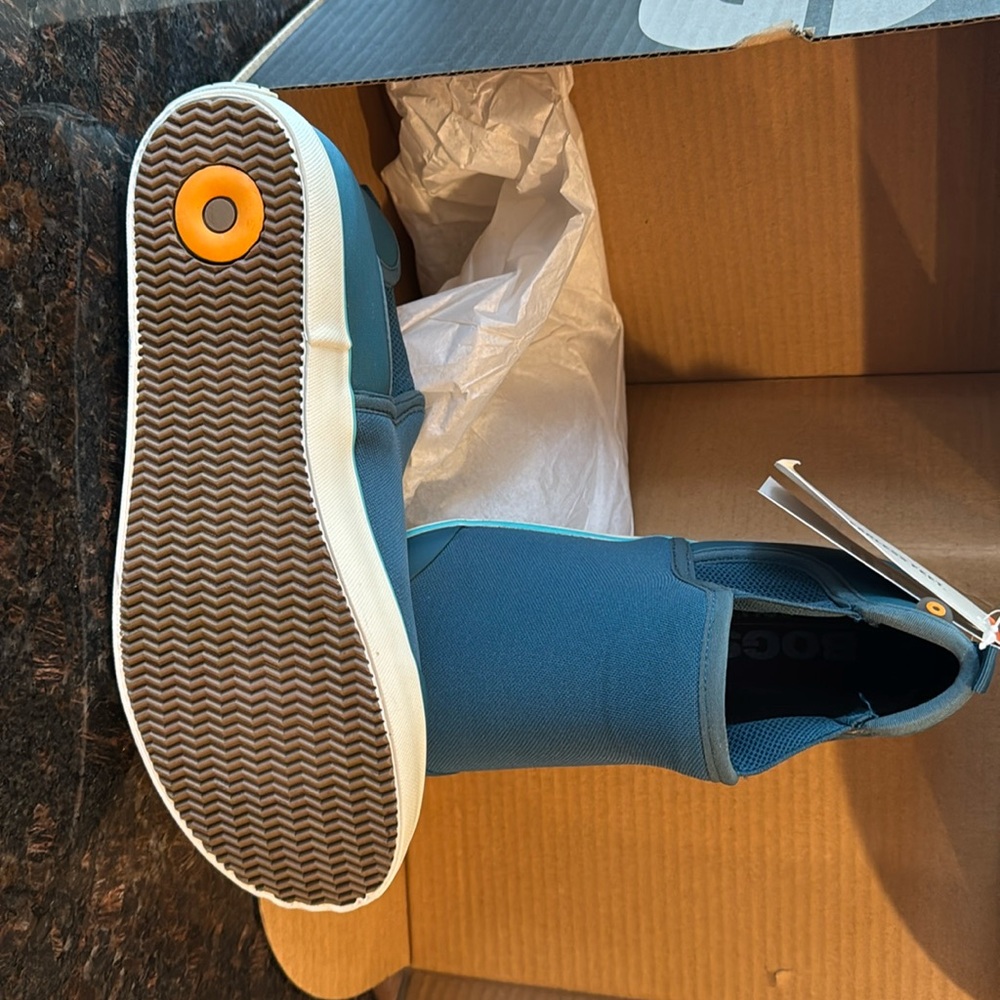 Bogs Teal  size 39 EUR unisex  womens water resistant ankle boots NIB